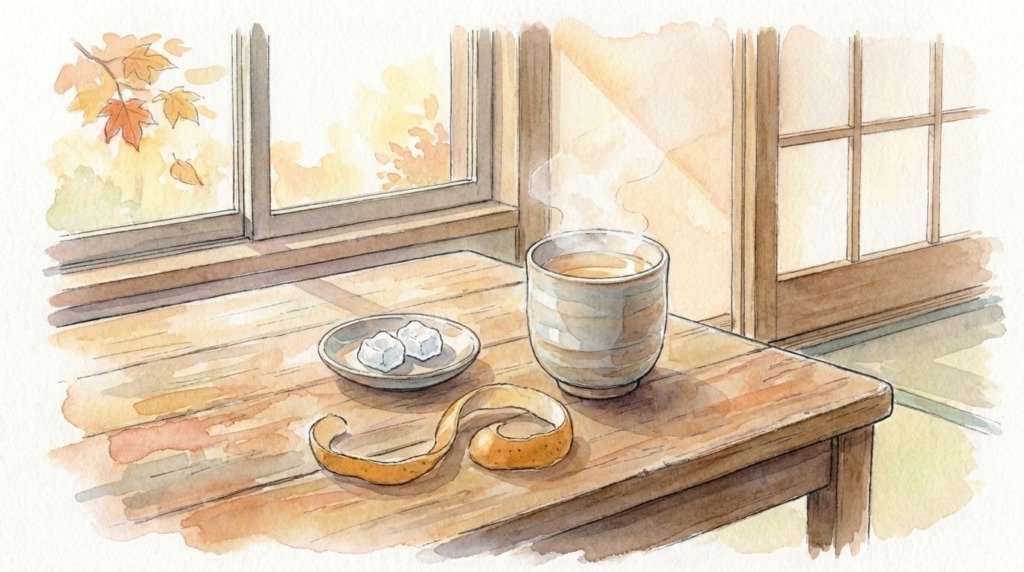 湯のみに注いだ梨の皮の煮出し汁と、小皿の氷砂糖（イメージ）
